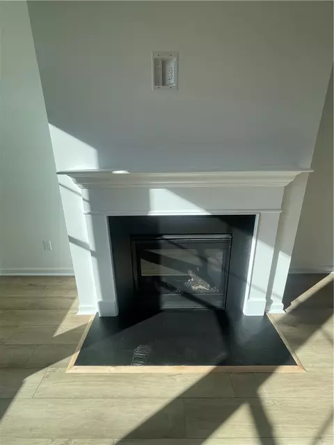Living - 33 Halsey St, Central, SC 29630 photo 3 of 3