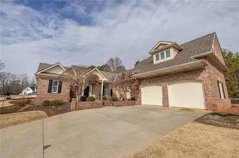 702 Bogey Blvd, Seneca, SC 29678