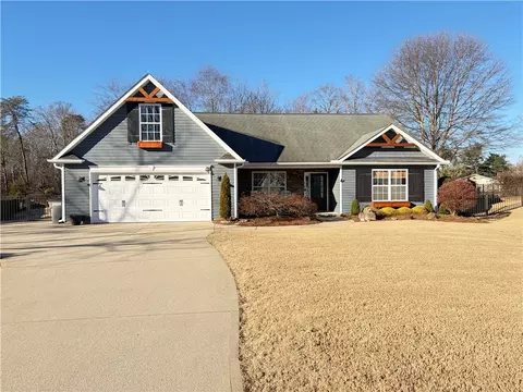 418 Roberts Rd, Taylors, SC 29687