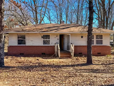 1035 S Stonewall Ave, Rock Hill, SC 29730