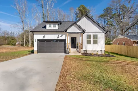 304 Palmetto Pkwy, Belton, SC 29627
