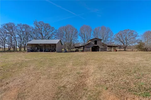 Exterior - 181 Peach Orchard Dr, Honea Path, SC 29654 photo 6 of 9