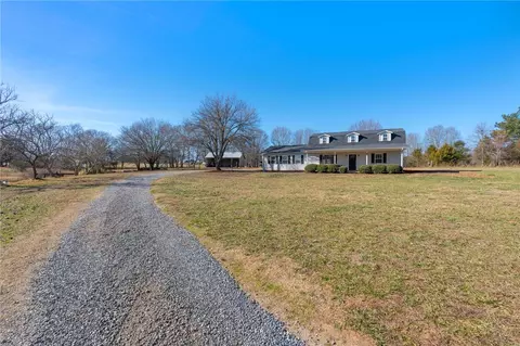Exterior - 181 Peach Orchard Dr, Honea Path, SC 29654 photo 2 of 9