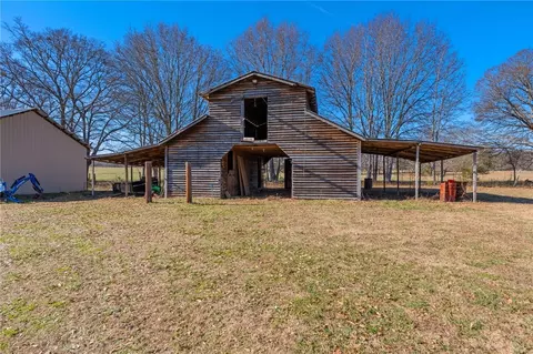 Exterior - 181 Peach Orchard Dr, Honea Path, SC 29654 photo 7 of 9