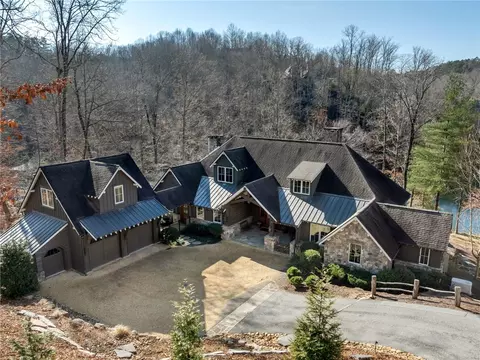 1067 Cliffs Vista Pkwy, Six Mile, SC 29682