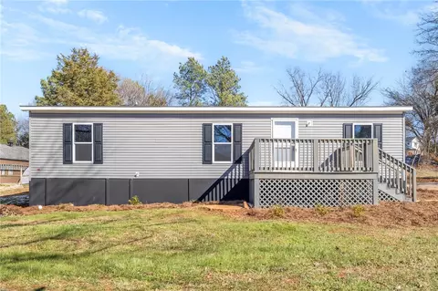 104 Wateree Ln, Williamston, SC 29697