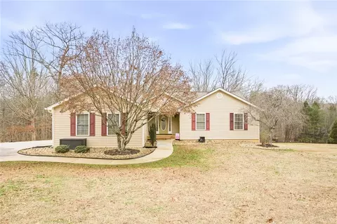 207 Dodgins Ln, Seneca, SC 29672
