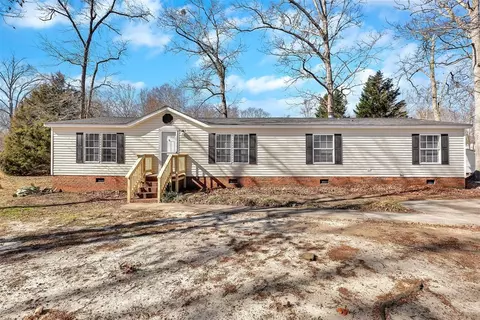 124 Sue Ella Ct, Townville, SC 29689