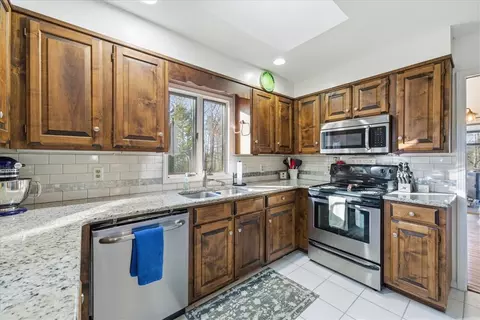 Kitchen - 48 Commodore Dr, Salem, SC 29676 photo 1 of 3