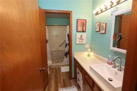 Bath - 518 Inlet Dr, Seneca, SC 29672 photo 2 of 5