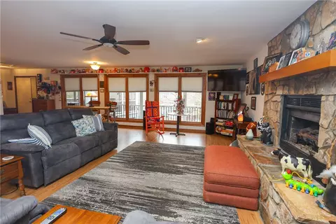 Living - 518 Inlet Dr, Seneca, SC 29672 photo 1 of 1