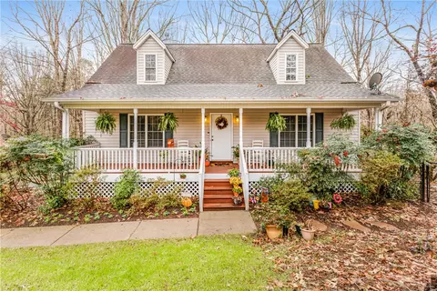 2000 Ridgeview Ln, Seneca, SC 29678