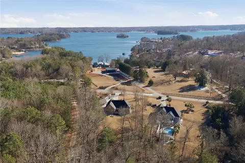 9069 Fairview Church Rd, Seneca, SC 29672