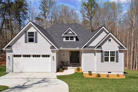 103 Bunker Ln, Westminster, SC 29693