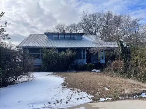 304 Townville St, Seneca, SC 29678