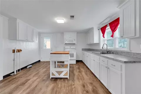 Kitchen - 20 Sanders St, Honea Path, SC 29654 photo 5 of 5