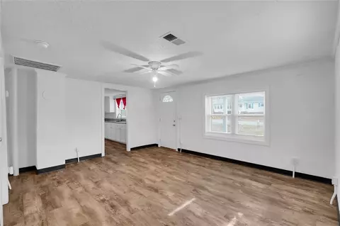 Living - 20 Sanders St, Honea Path, SC 29654 photo 2 of 3