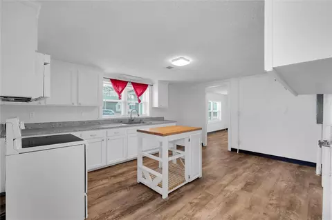 Kitchen - 20 Sanders St, Honea Path, SC 29654 photo 3 of 5