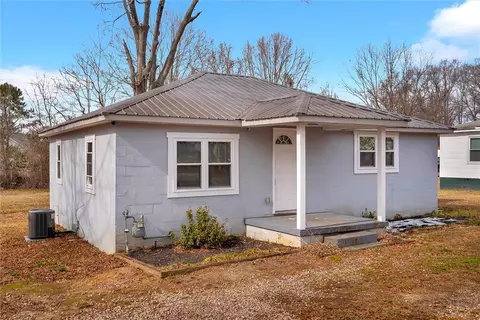 20 Sanders St, Honea Path, SC 29654