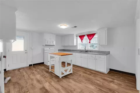 Kitchen - 20 Sanders St, Honea Path, SC 29654 photo 1 of 5