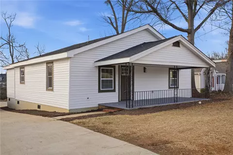 408 S Oak St, Seneca, SC 29678