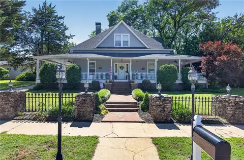 110 S Fairplay St, Seneca, SC 29678
