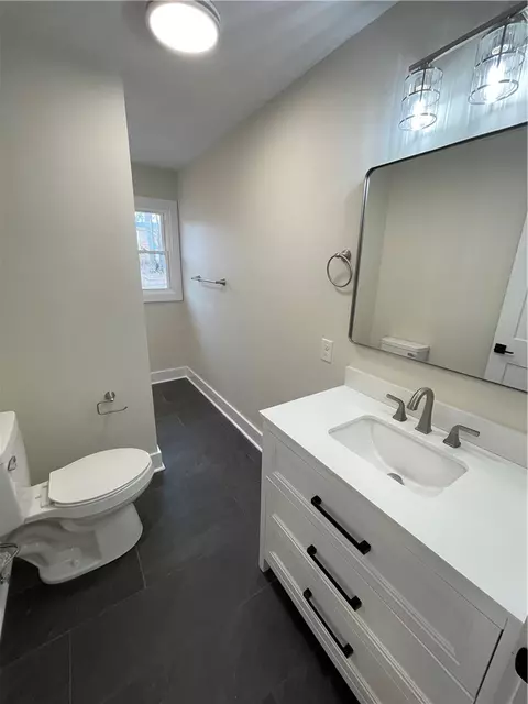 Bath - 301 Stratford Rd, Pendleton, SC 29670 photo 5 of 6
