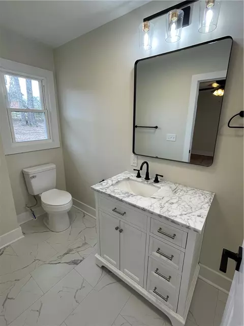 Bath - 301 Stratford Rd, Pendleton, SC 29670 photo 2 of 6
