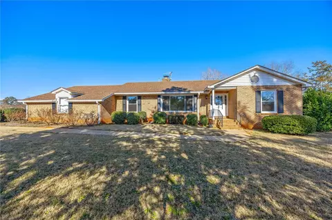 1305 Summers Dr, Pendleton, SC 29670