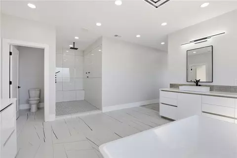 Bath - 2407 Watkins Road Ext, Anderson, SC 29625 photo 1 of 11
