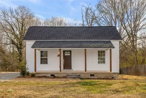 110 North St, Central, SC 29630