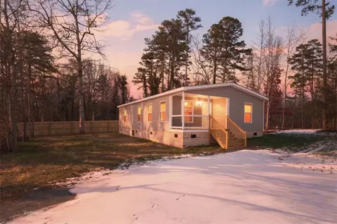 295 N Davis Dr, Fair Play, SC 29643