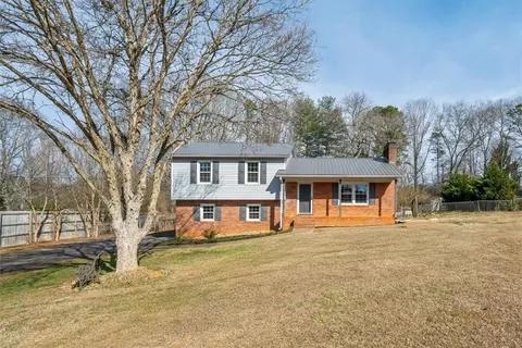 152 Venture Dr, Liberty, SC 29657