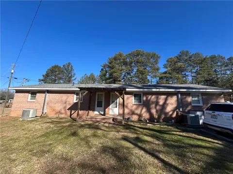 Exterior - 104-110 White Pine Rd, Toccoa, GA 30577 photo 2 of 10