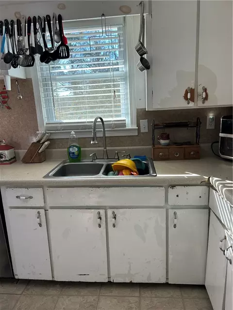 Kitchen - 104-110 White Pine Rd, Toccoa, GA 30577 photo 5 of 9