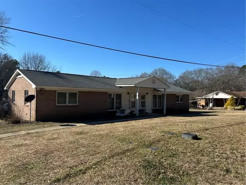 Exterior - 104-110 White Pine Rd, Toccoa, GA 30577 photo 6 of 10