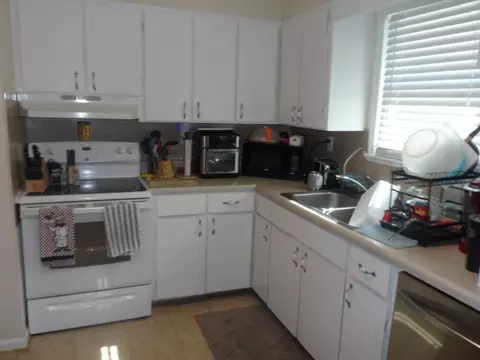 Kitchen - 104-110 White Pine Rd, Toccoa, GA 30577 photo 8 of 9