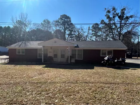 Exterior - 104-110 White Pine Rd, Toccoa, GA 30577 photo 4 of 10