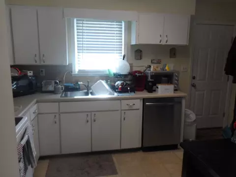 Kitchen - 104-110 White Pine Rd, Toccoa, GA 30577 photo 7 of 9