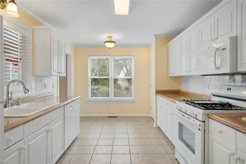 Kitchen - 112 Jester Ct, Williamston, SC 29697 photo 5 of 5