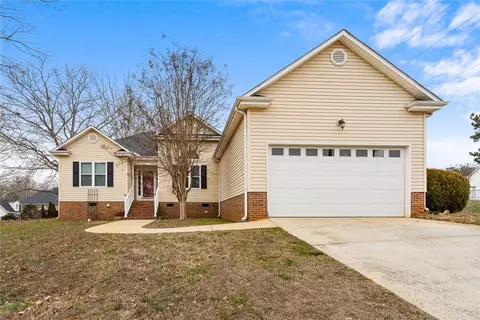 Exterior - 112 Jester Ct, Williamston, SC 29697 photo 2 of 9