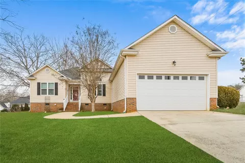 112 Jester Ct, Williamston, SC 29697