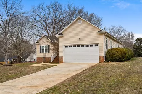 Exterior - 112 Jester Ct, Williamston, SC 29697 photo 3 of 9
