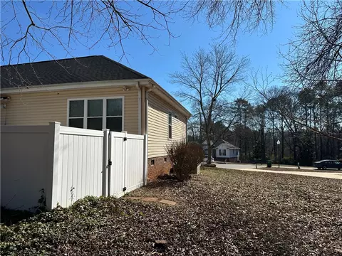 Exterior - 112 Jester Ct, Williamston, SC 29697 photo 7 of 9