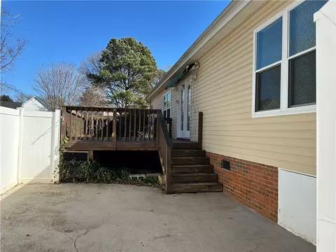 Exterior - 112 Jester Ct, Williamston, SC 29697 photo 5 of 9