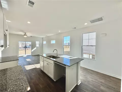 Kitchen - 538 Seaborn Cir, Pendleton, SC 29670 photo 2 of 3