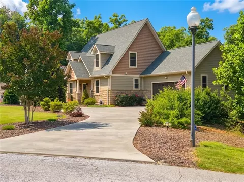 803 Barefoot Cove Dr, West Union, SC 29696