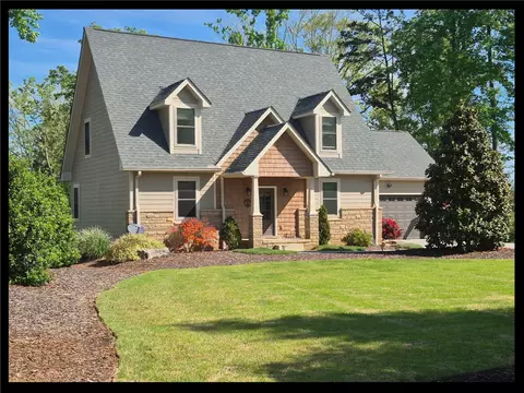 803 Barefoot Cove Dr, West Union, SC 29696