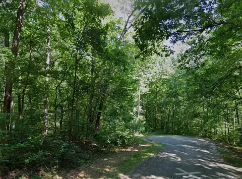 329 E Richfield Dr, Westminster, SC 29693 photo 2