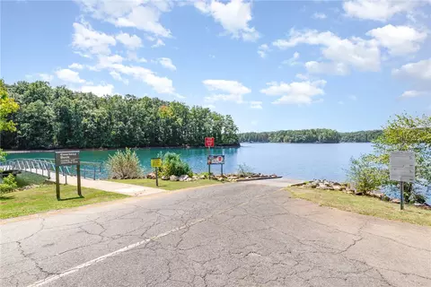 329 E Richfield Dr, Westminster, SC 29693 photo 4